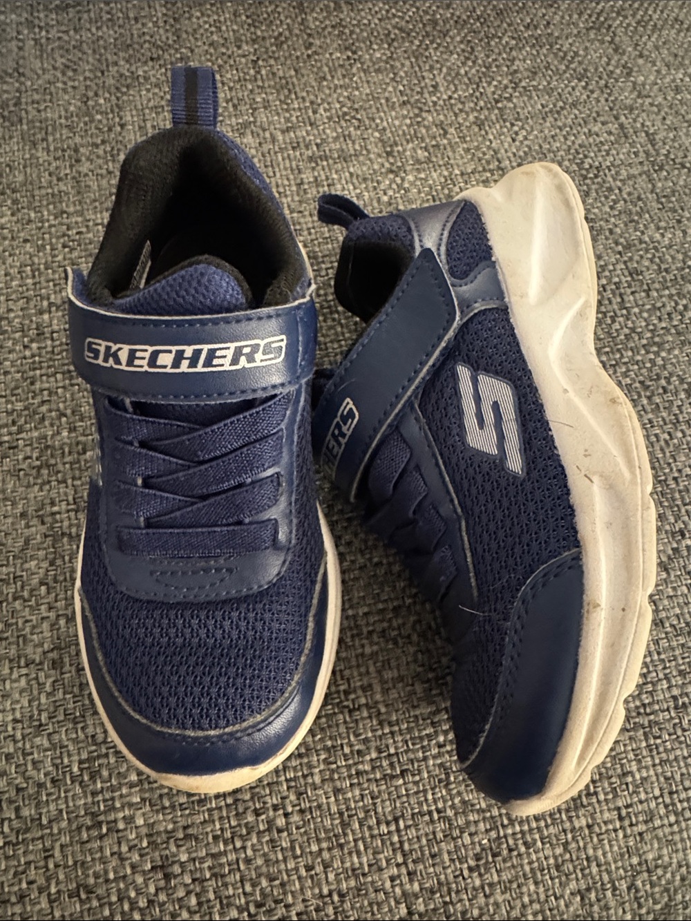EUC Skechers Boys' Unisex Dynamic Sneaker 11 Little Kid Toddler Velcro